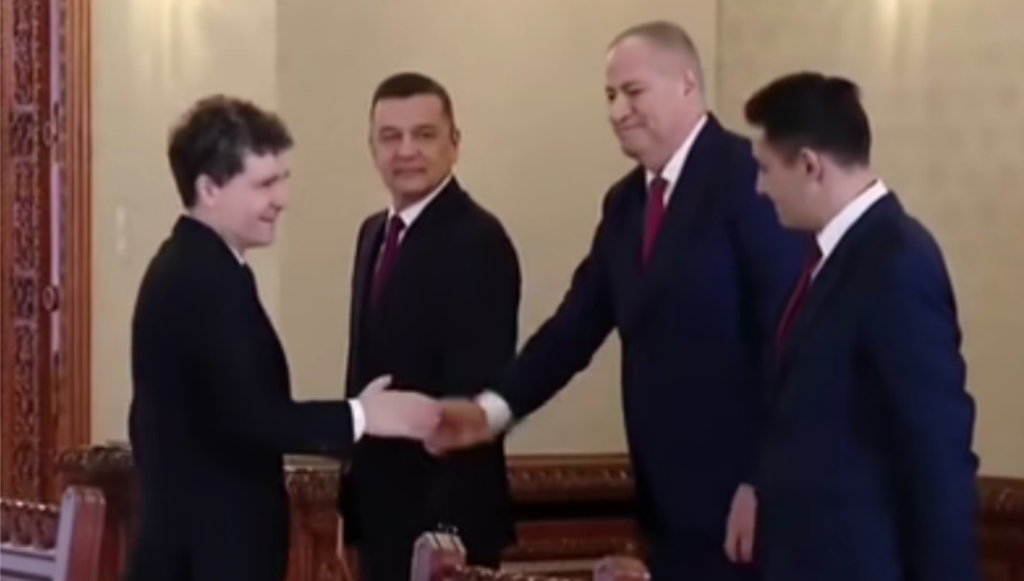 Sorbona i-ar putea retrage doctoratul lui Nicușor Dan după ce acesta a fost surprins în birou cu fel și fel de neșcoliți