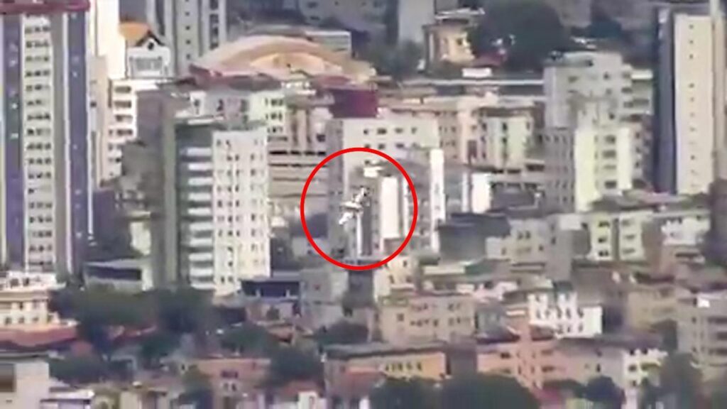 VIDEO / Avion prăbușit într-o clădire din Belo Horizonte. Momentul impactului, surprins în direct