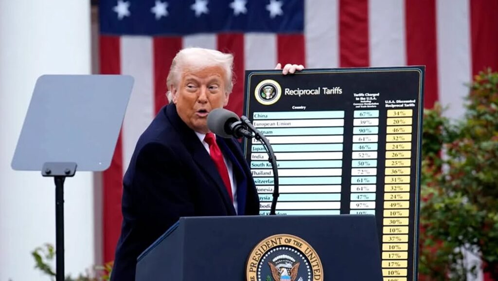 Donald Trump anunță că SUA va reduce taxa federală pe carburanții auto