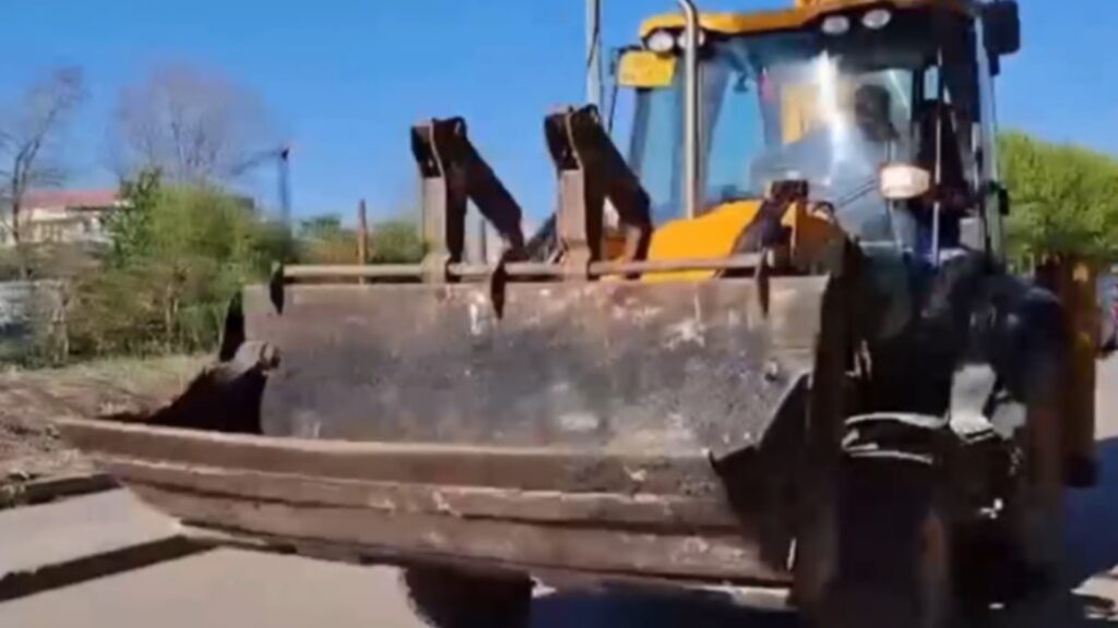 Excavatoarele Armatei Române se dovedesc inutile atunci când dronele rusești cad pe blocuri. Armata trebuie dotată și cu macarale