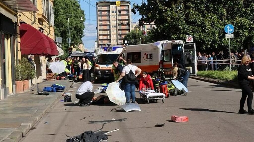 Șapte răniți la Modena (Italia) după ce o maşină a intrat în mulţime