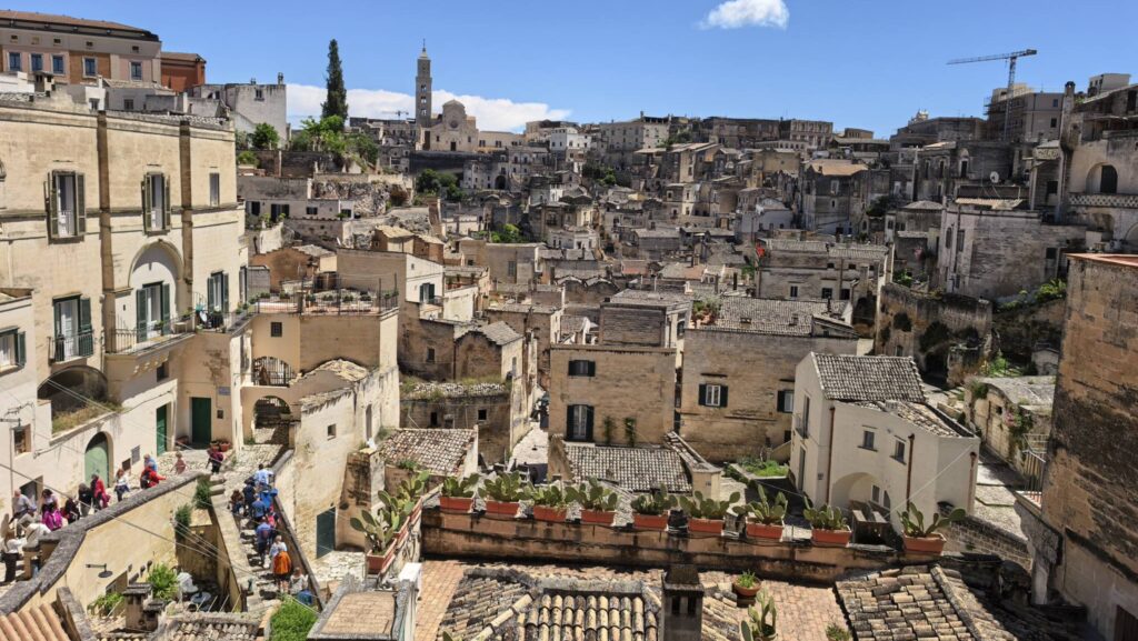 Un oraș italian evacuat în anii 50 din cauza condițiilor precare de trai a devenit destinație turistică de lux