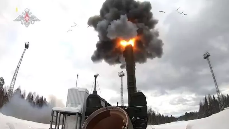 Rusia a atacat Ucraina cu Oreșnik, racheta balistică care se deplasează cu 3 kilometri pe secundă și face Europa să tremure