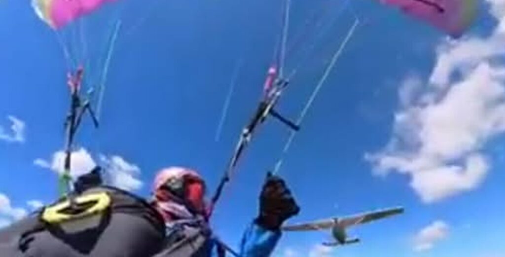 VIDEO. O parapantistă a avut zile, după ce a fost lovită de un avion! Imagini incredibile