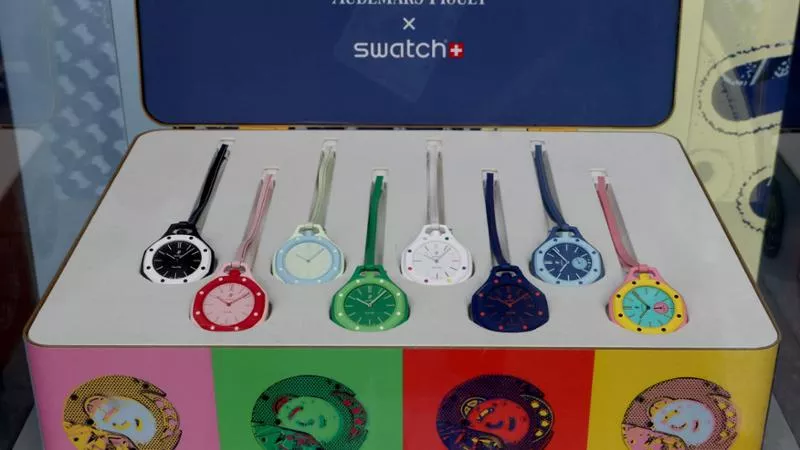 VIDEO / Swatch-Audemars Piguet: lansarea modelului de ceas Royal Pop a produs nebunie de la Milano la Osaka