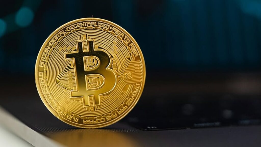Bitcoin e în cădere și se apropie de cel mai scăzut nivel de când Donald Trump este la Casa Albă