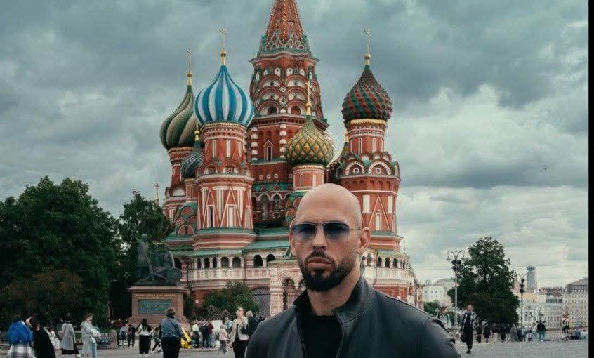 Andrew Tate s-a fotografiat lângă cea mai mare atracție turistică a Moscovei. Cea mai mare după Diana Șoșoacă