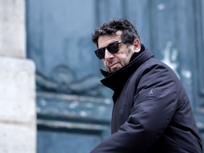 Patrick Bruel, arestat la Paris. Faimosul cântăreț este acuzat de hărțuire sexuală de 30 de femei