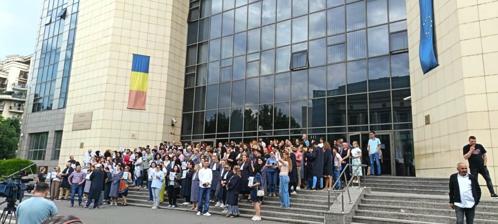 Blocaje la Tribunal și la Fisc, pe fondul protestelor