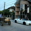 Cel mai bogat sat din România, unde Ferrari-ul e considerat „vechitură”. Puțini români știu de existența lui