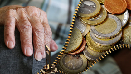 Câți bani va încasa un român la pensie după ce a contribuit timp de 35 de ani pentru salariul minim: Noua lege a pensiilor din 2024 promite o creștere remarcabilă a acestora